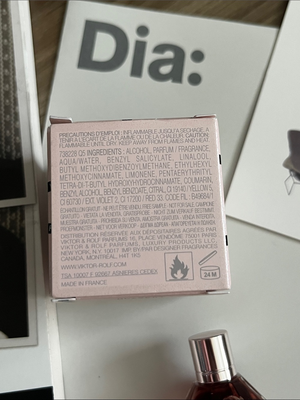 Viktor & Rolf Flowerbomb Mini in Pink Box 7 ml - Picture 3 of 5